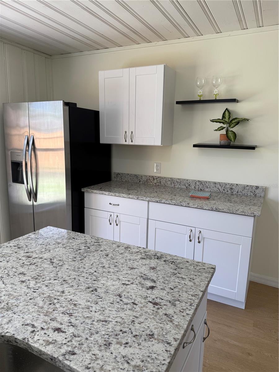 624 N NEW HAMPSHIRE AVE, TAVARES, FL, 32778