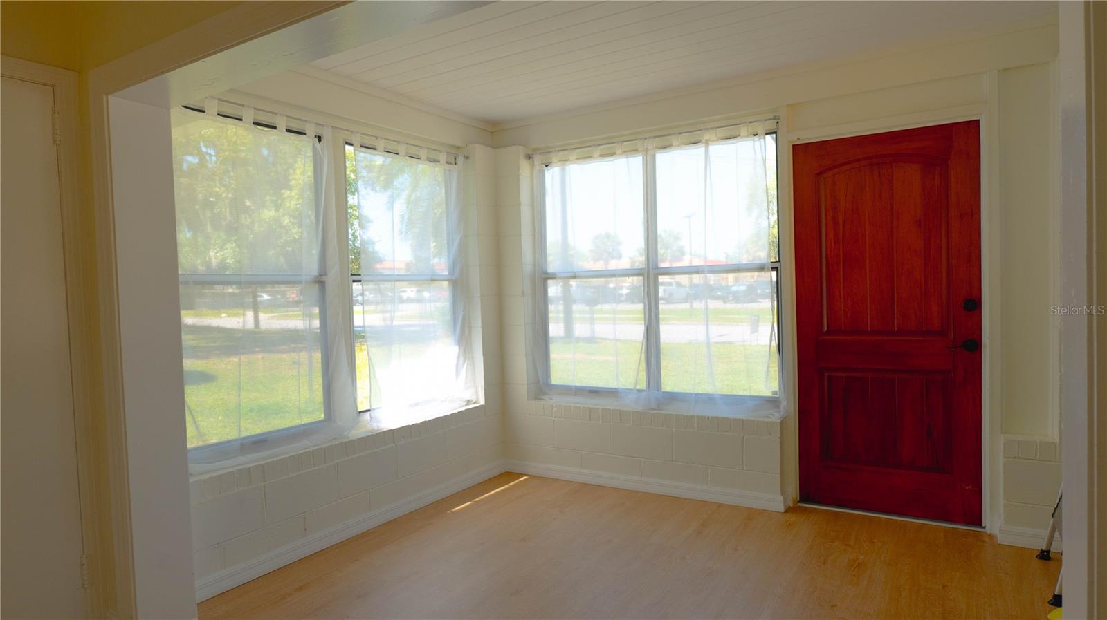 624 N NEW HAMPSHIRE AVE, TAVARES, FL, 32778