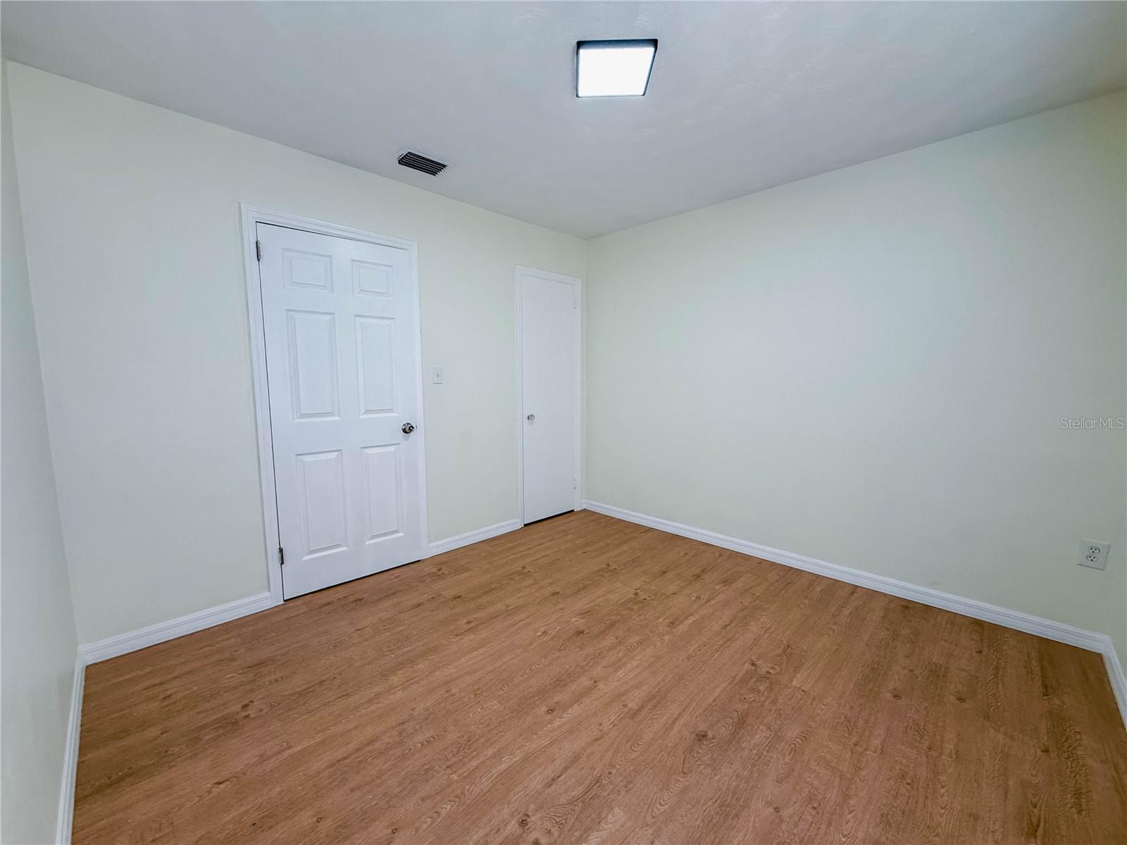 624 N NEW HAMPSHIRE AVE, TAVARES, FL, 32778