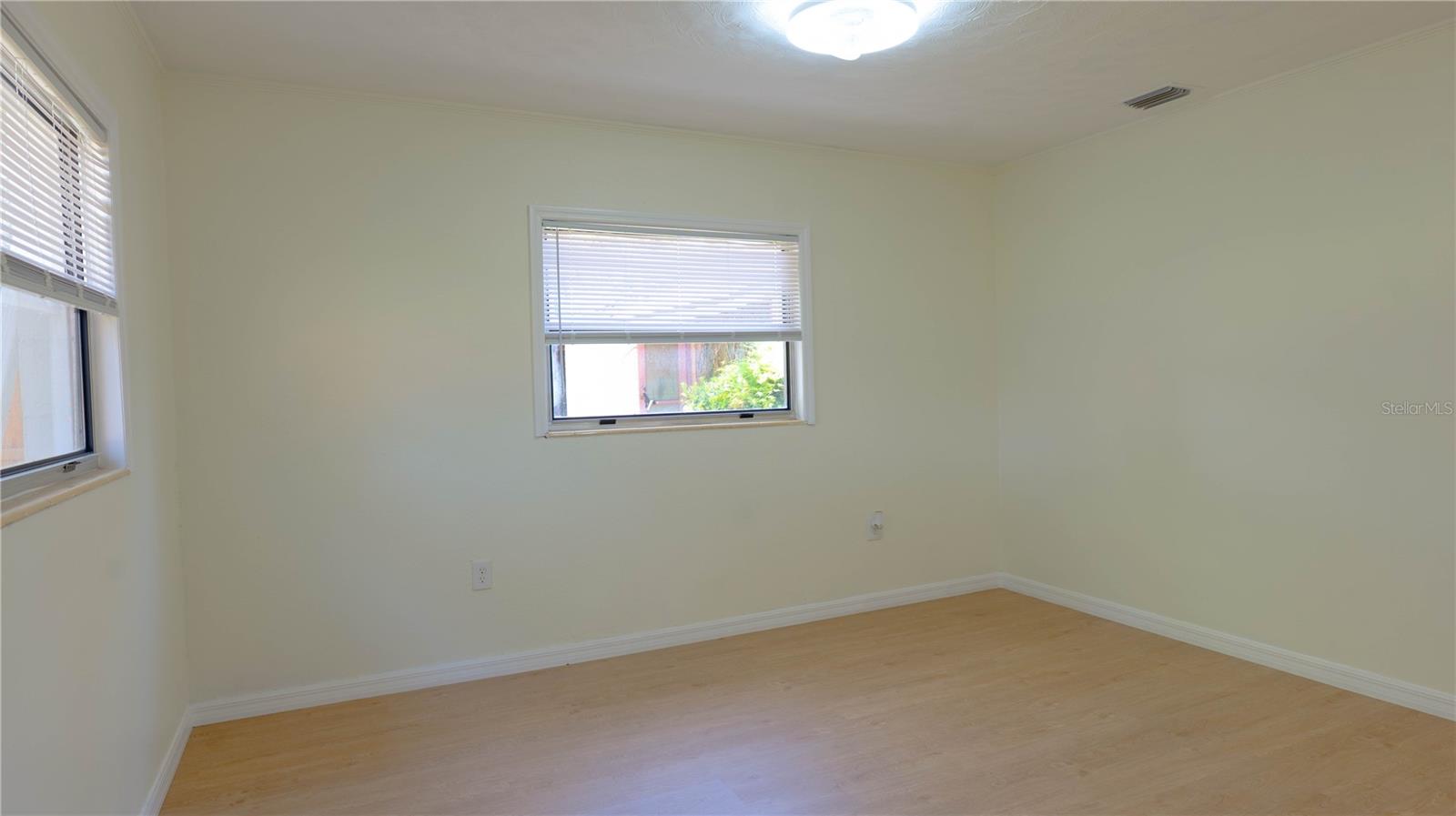 624 N NEW HAMPSHIRE AVE, TAVARES, FL, 32778