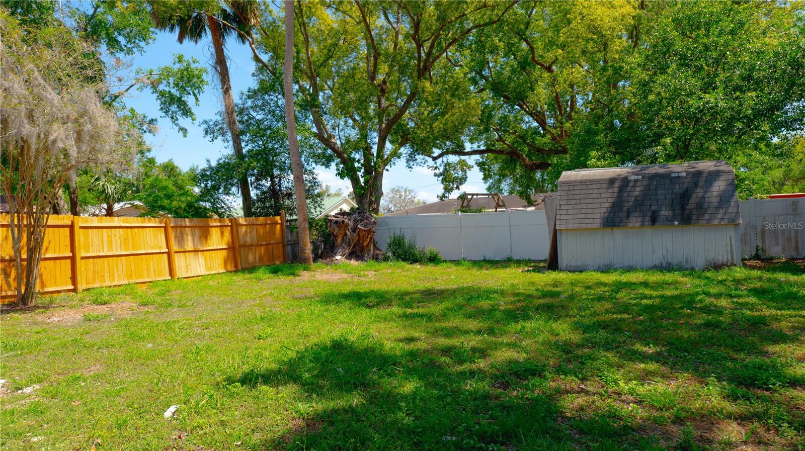 624 N NEW HAMPSHIRE AVE, TAVARES, FL, 32778