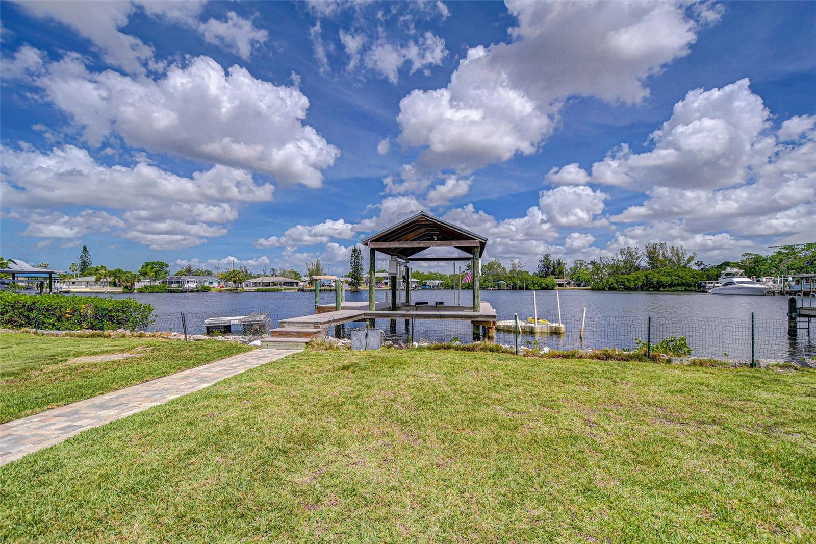 202 7TH ST SW, RUSKIN, FL, 33570