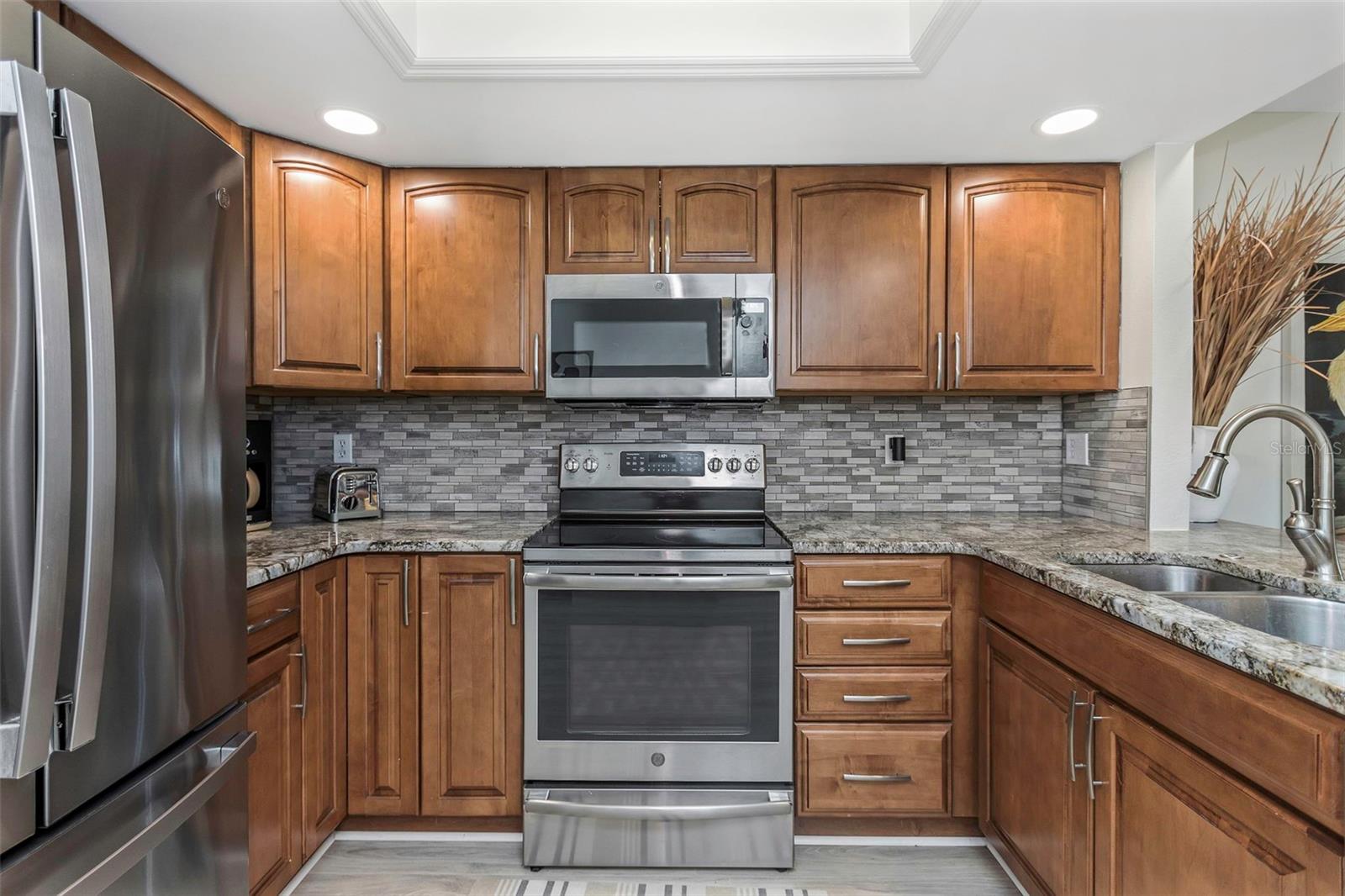 375 MADEIRA CIR, TIERRA VERDE, FL, 33715