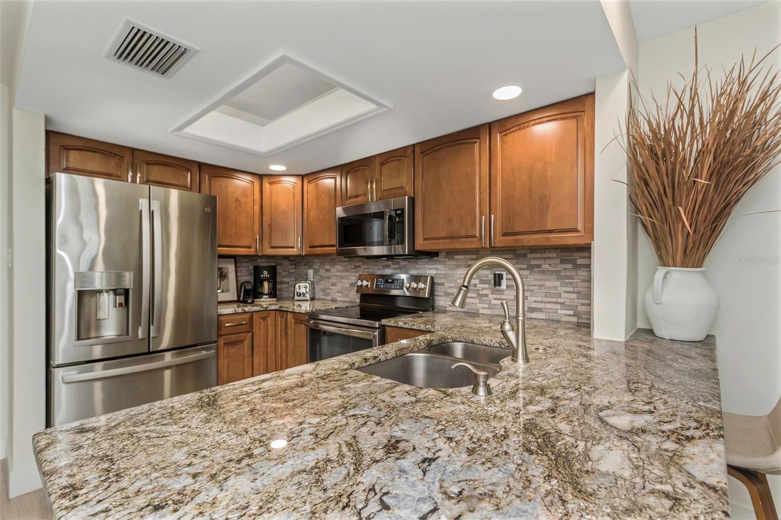 375 MADEIRA CIR, TIERRA VERDE, FL, 33715