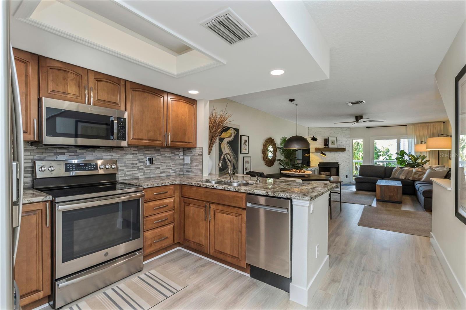 375 MADEIRA CIR, TIERRA VERDE, FL, 33715