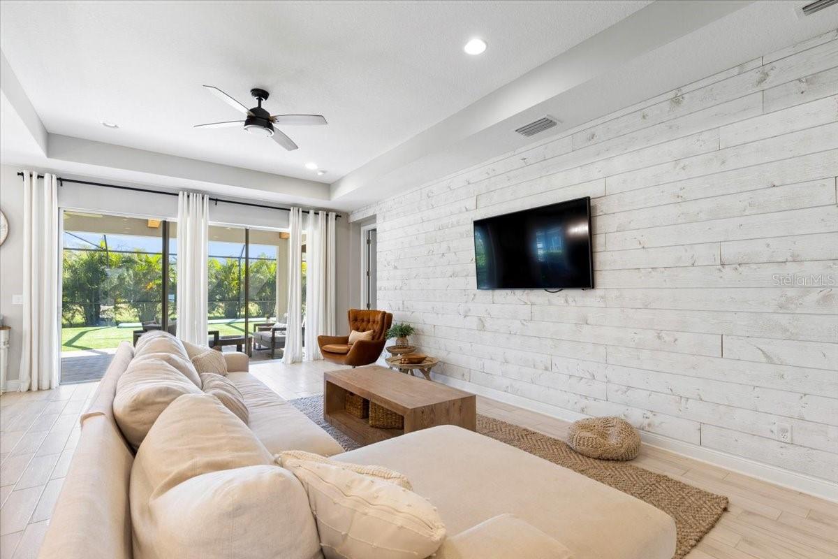 2017 WOODLEAF HAMMOCK CT, BRADENTON, FL, 34211