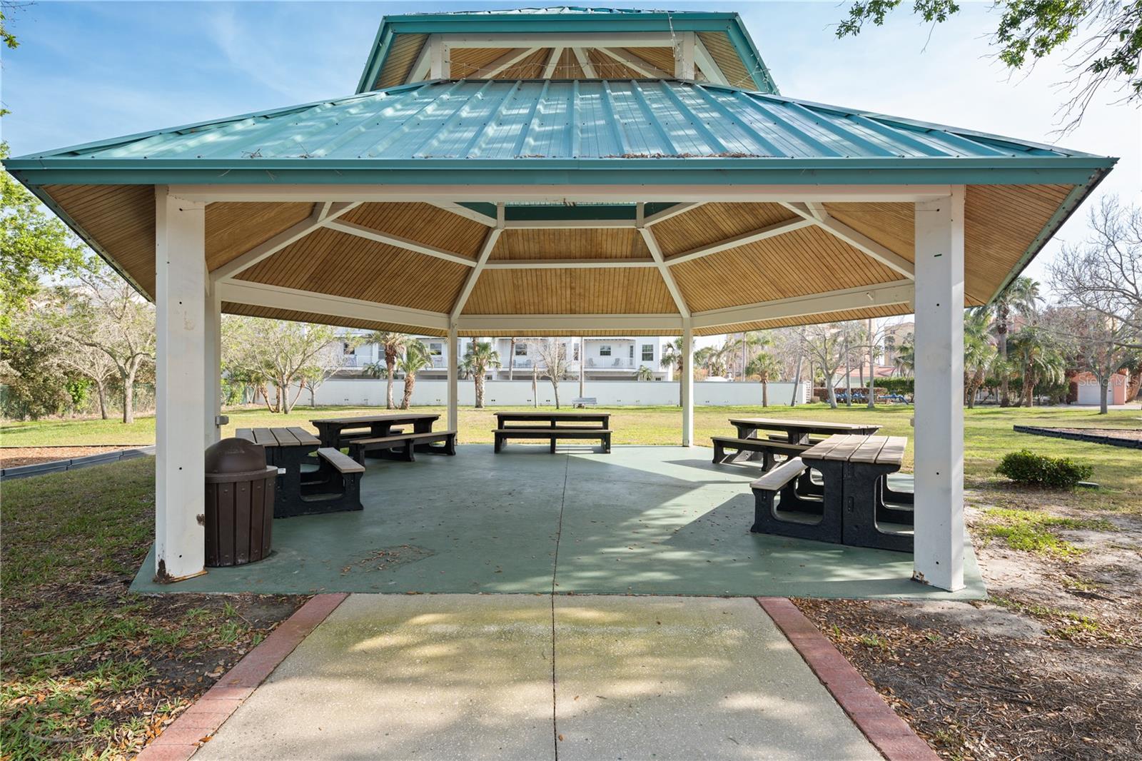 211 BATH CLUB BLVD N, NORTH REDINGTON BEACH, FL, 33708