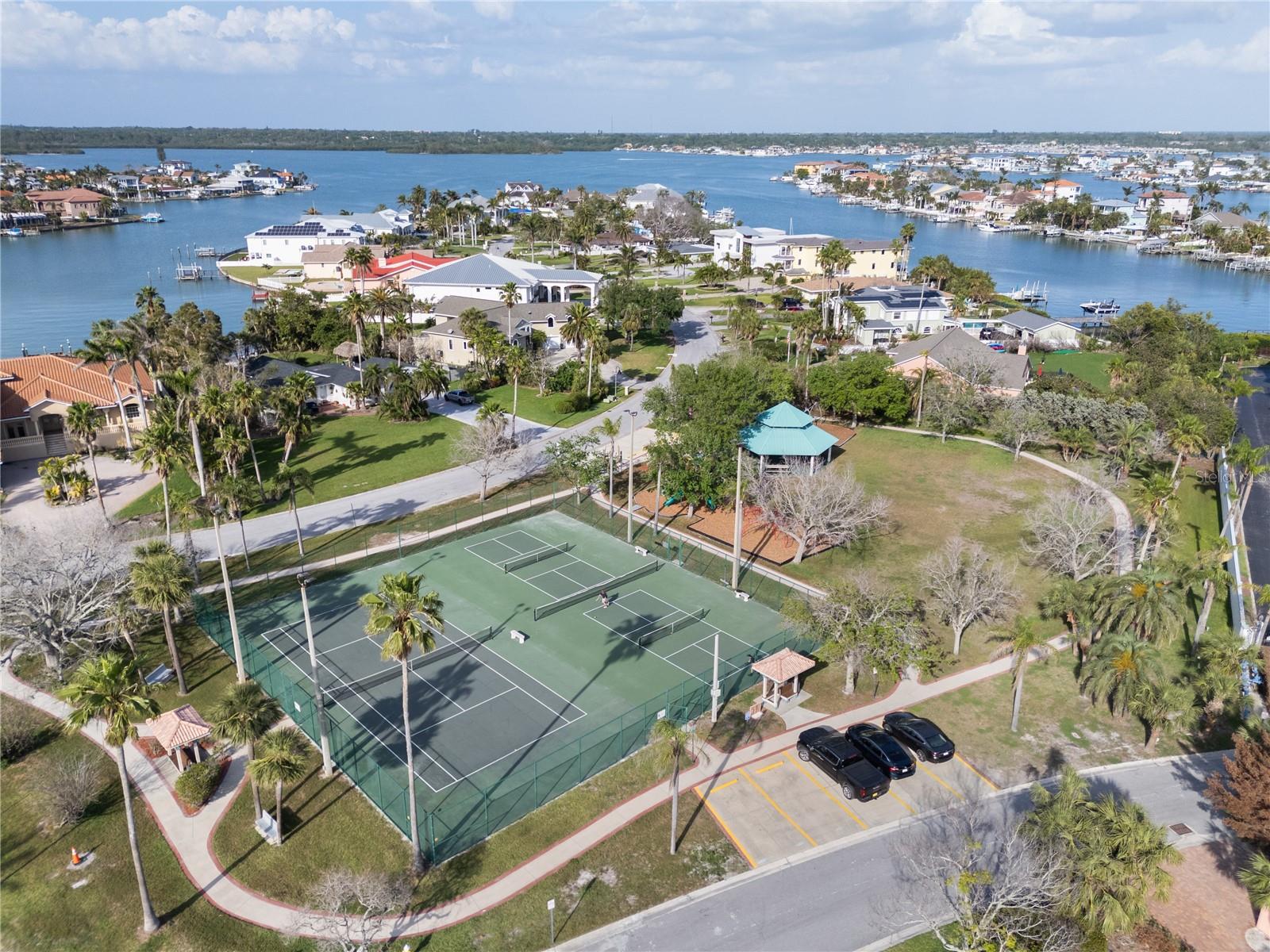211 BATH CLUB BLVD N, NORTH REDINGTON BEACH, FL, 33708