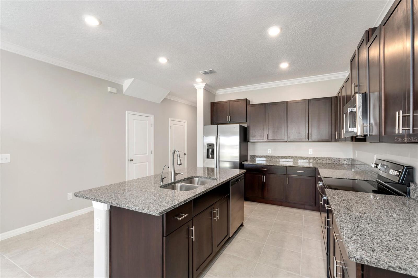 31989 BLUE PASSING LOOP, WESLEY CHAPEL, FL, 33545