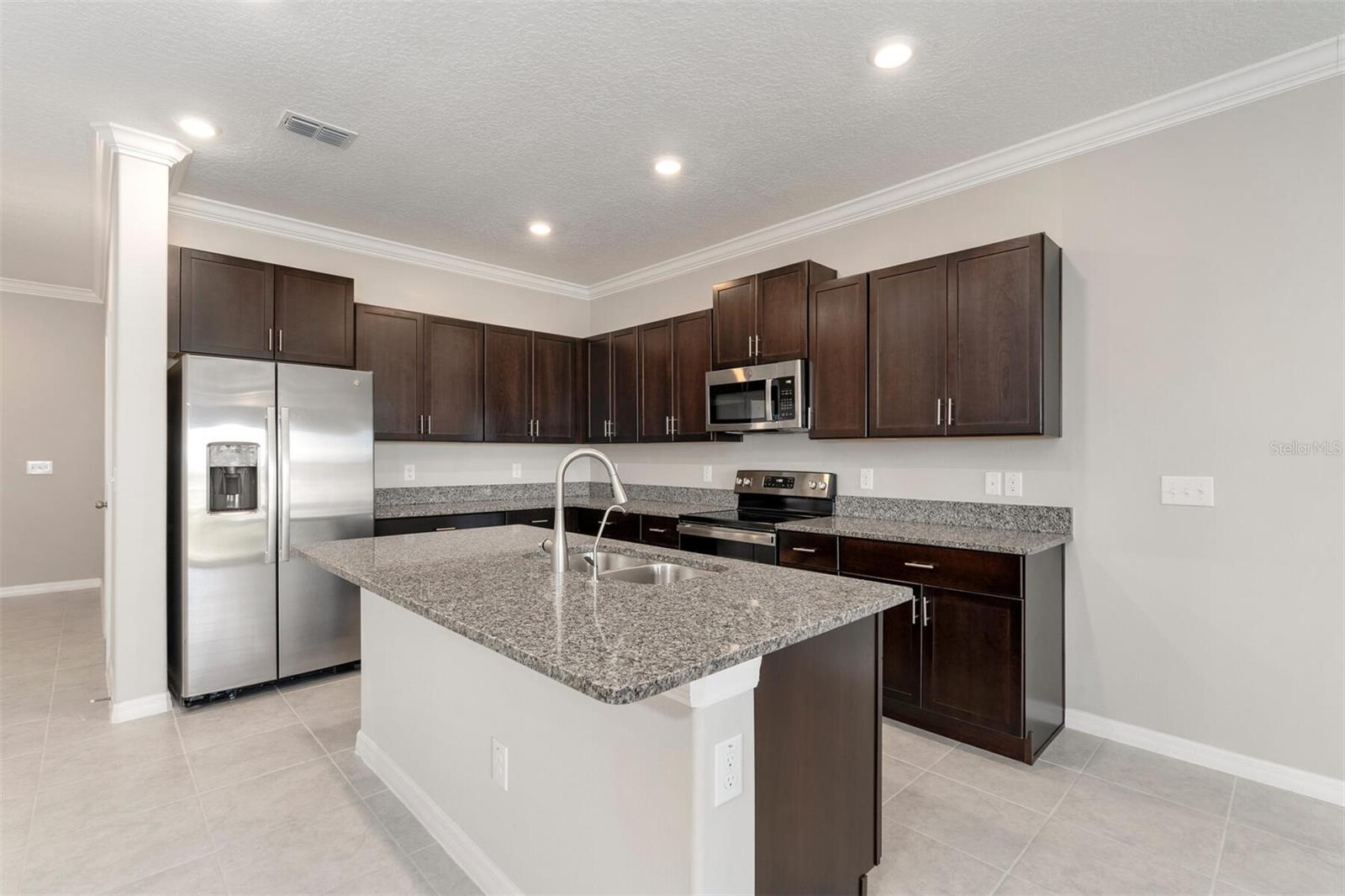 31989 BLUE PASSING LOOP, WESLEY CHAPEL, FL, 33545