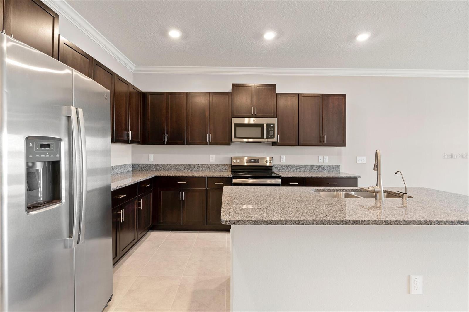 31989 BLUE PASSING LOOP, WESLEY CHAPEL, FL, 33545