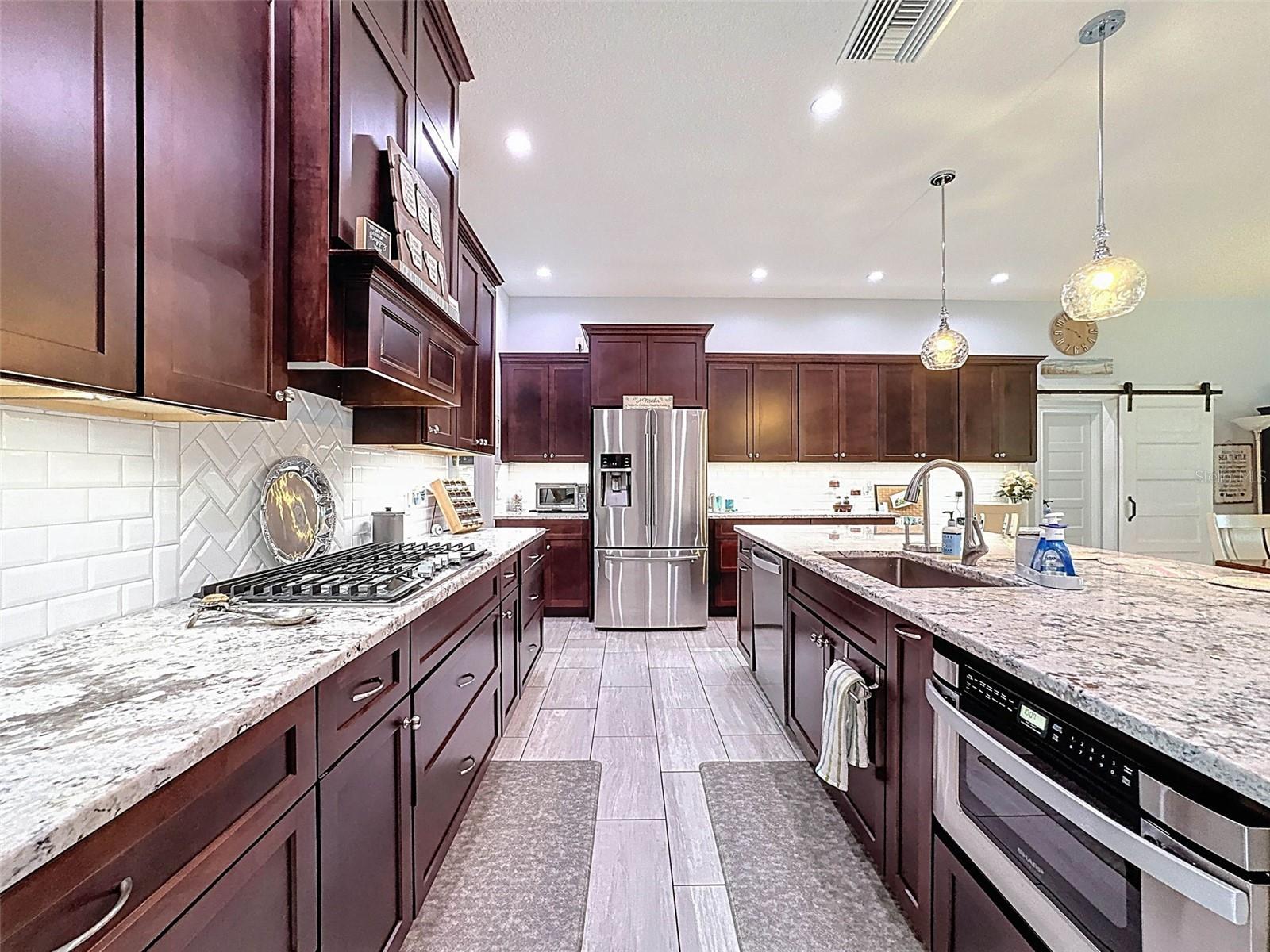 9237 PALM BEACH DR, WEEKI WACHEE, FL, 34613