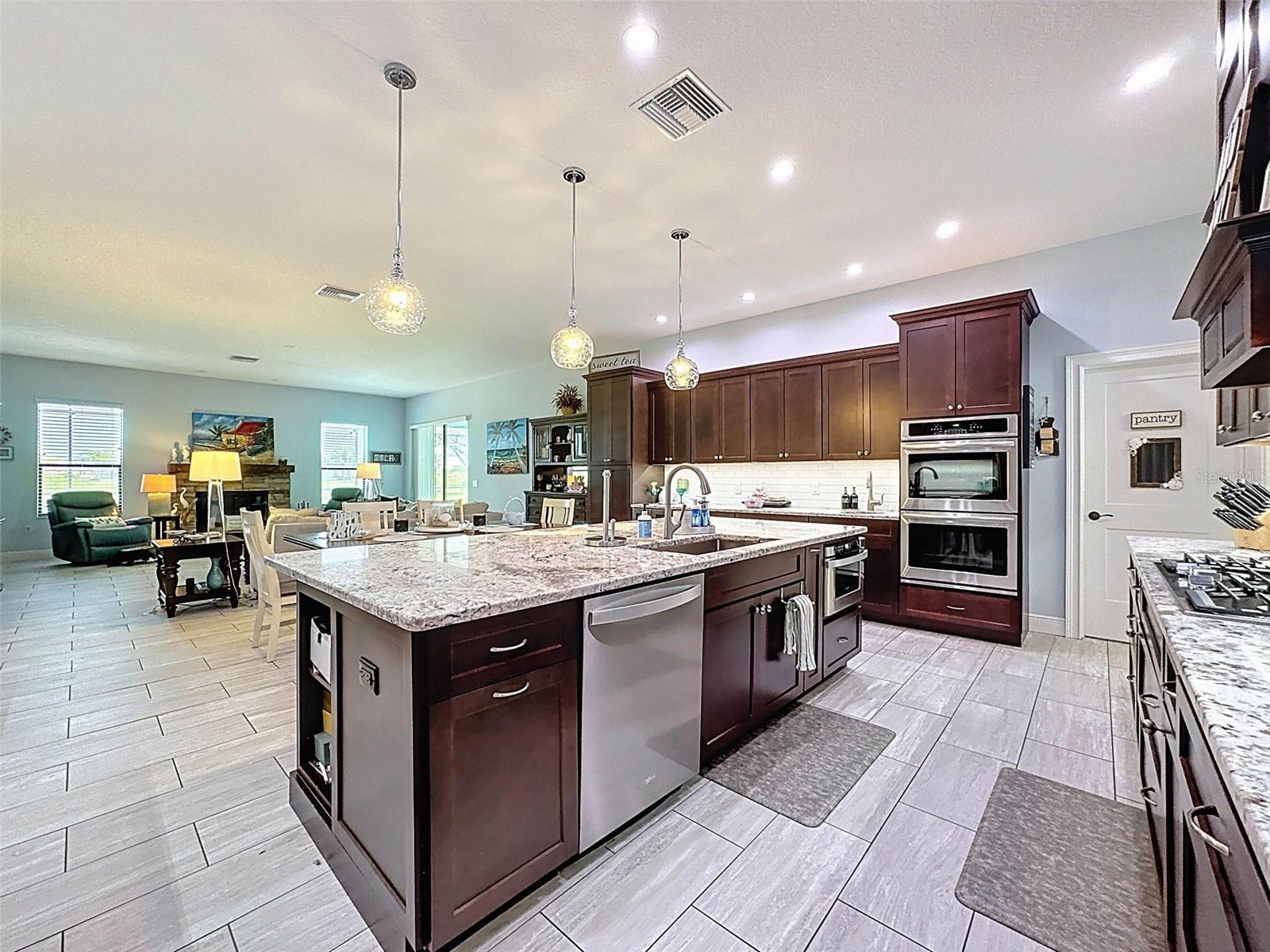 9237 PALM BEACH DR, WEEKI WACHEE, FL, 34613