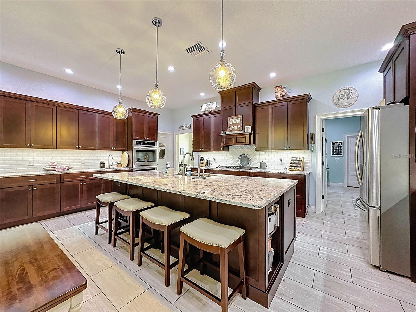 9237 PALM BEACH DR, WEEKI WACHEE, FL, 34613