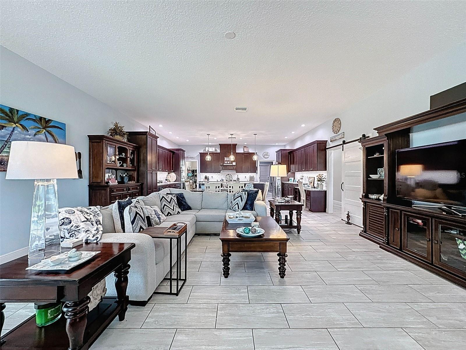 9237 PALM BEACH DR, WEEKI WACHEE, FL, 34613