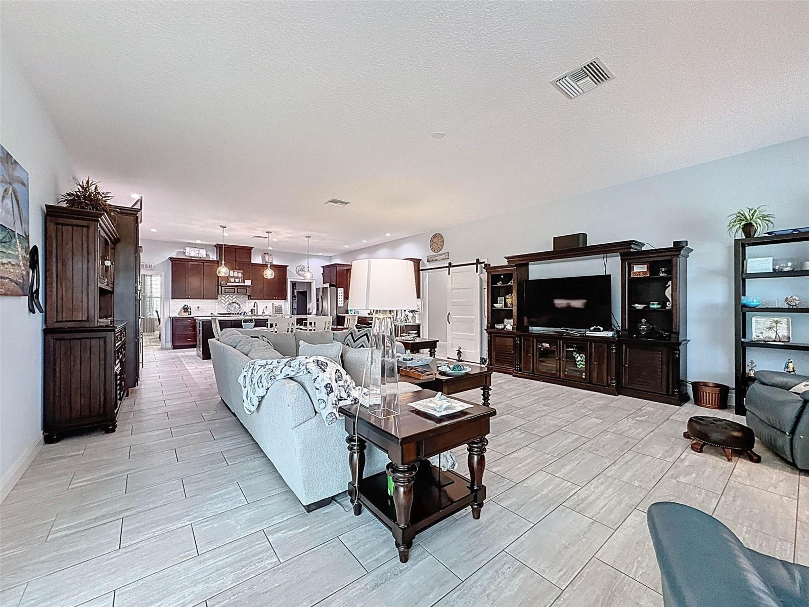 9237 PALM BEACH DR, WEEKI WACHEE, FL, 34613