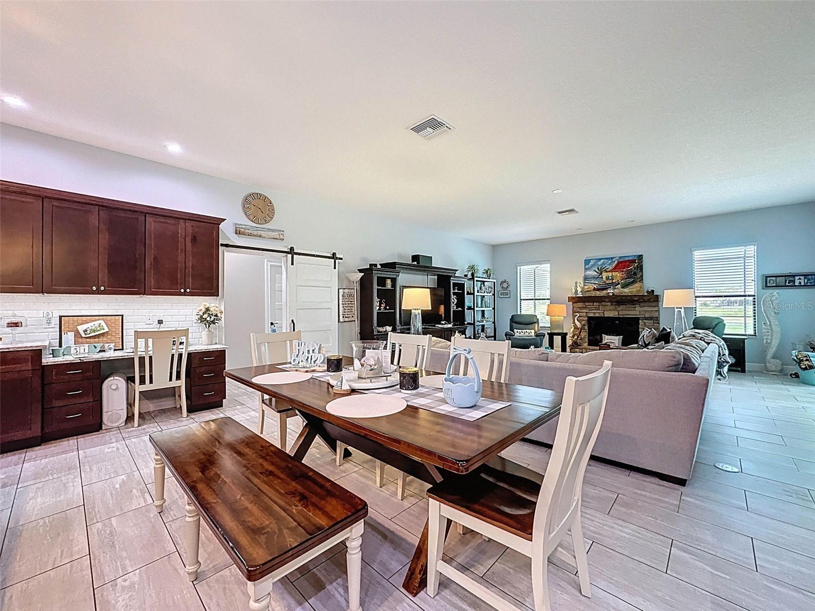 9237 PALM BEACH DR, WEEKI WACHEE, FL, 34613