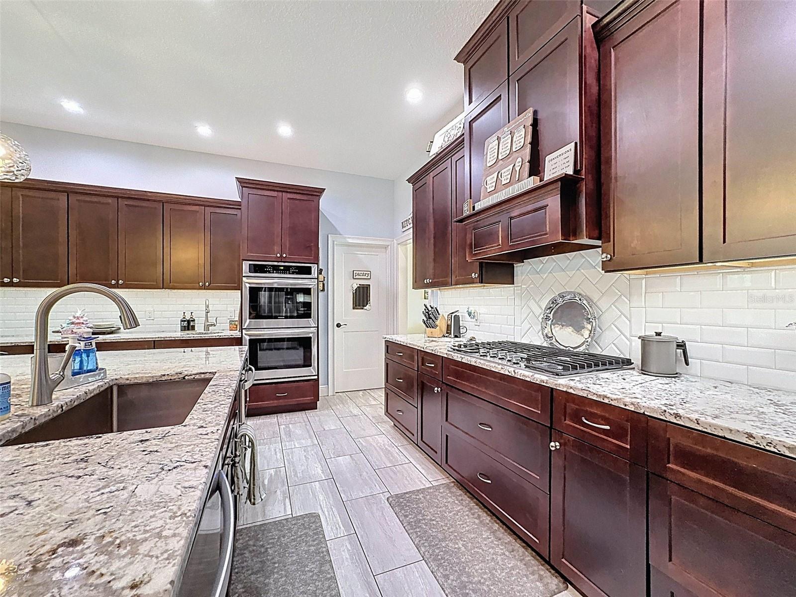 9237 PALM BEACH DR, WEEKI WACHEE, FL, 34613