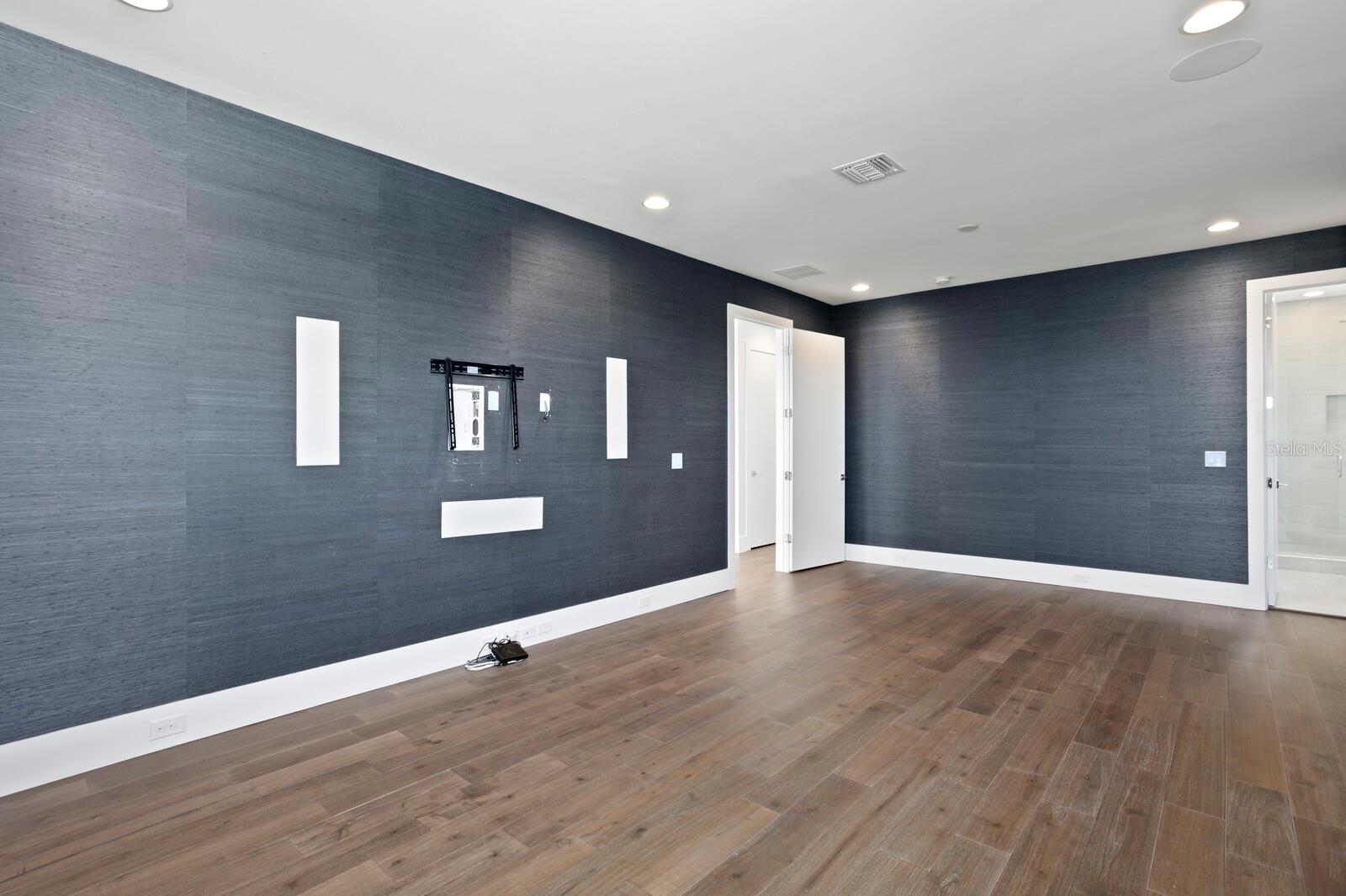 TB8371151 Property Photo