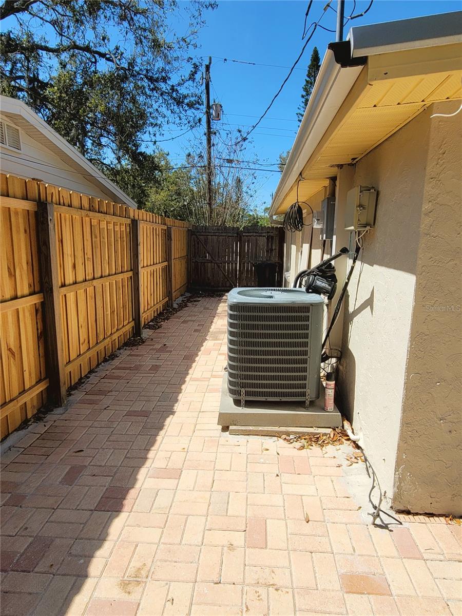 2035 VINSON AVE, SARASOTA, FL, 34232