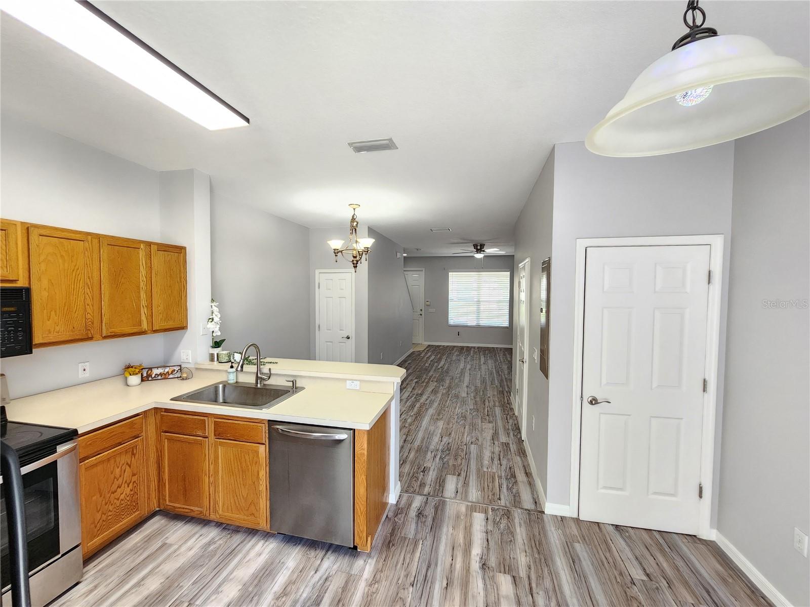 8796 CHRISTIE DR, LARGO, FL, 33771