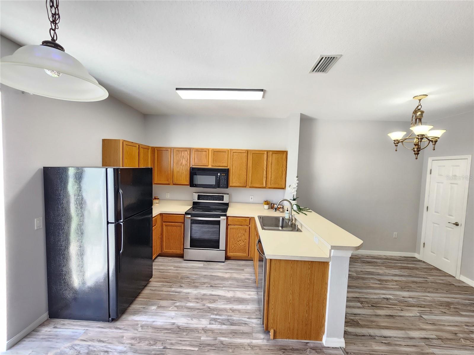8796 CHRISTIE DR, LARGO, FL, 33771