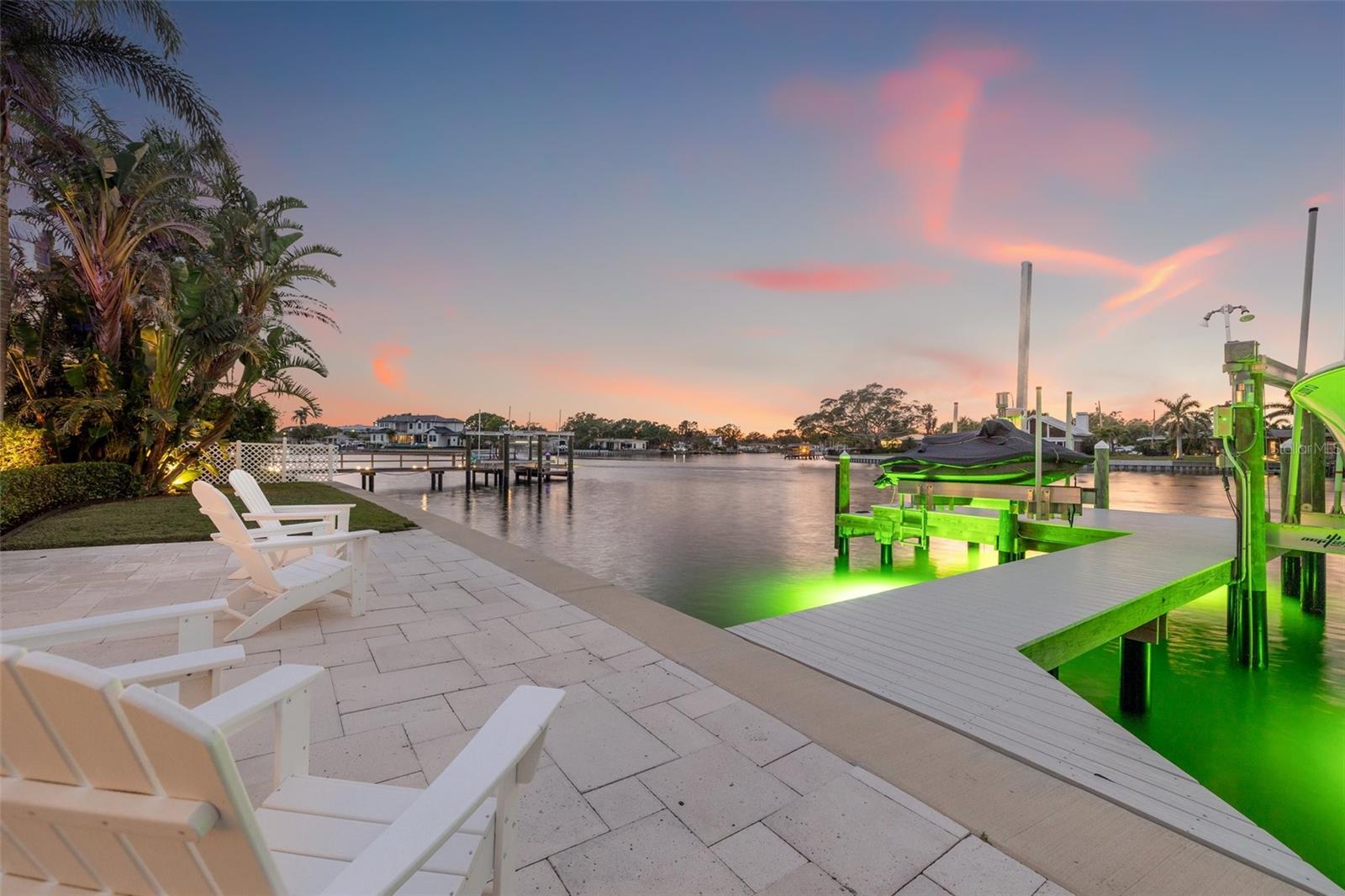 935 EDEN ISLE DR NE, ST PETERSBURG, FL, 33704