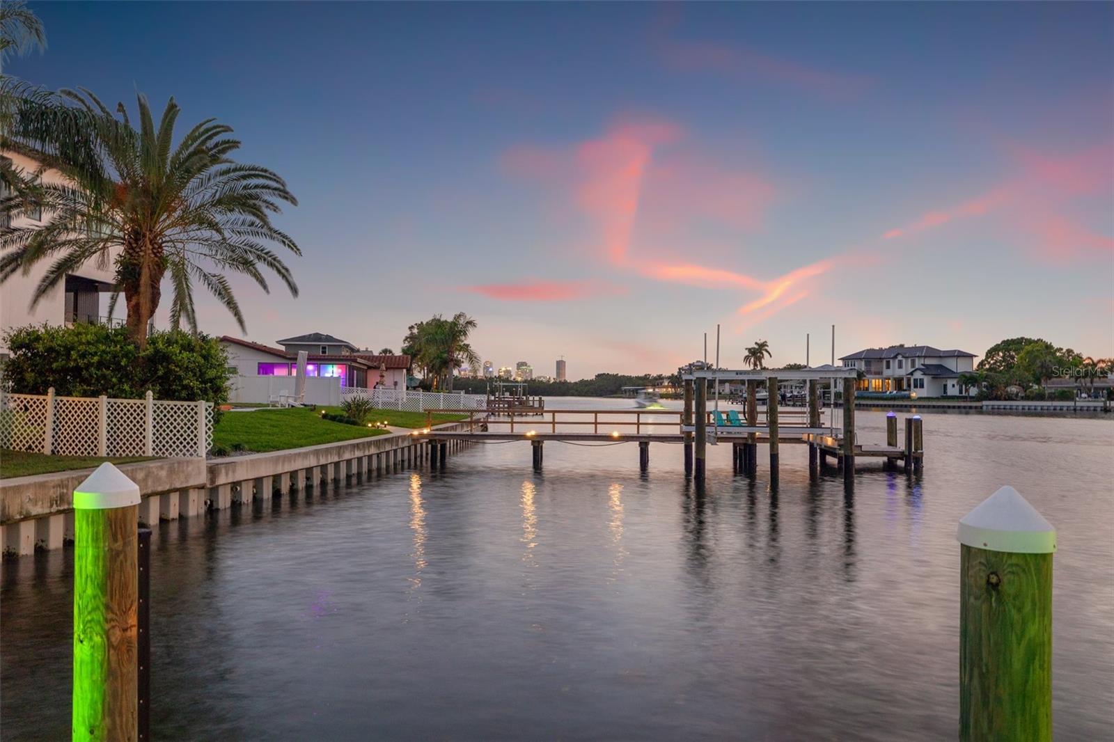 935 EDEN ISLE DR NE, ST PETERSBURG, FL, 33704