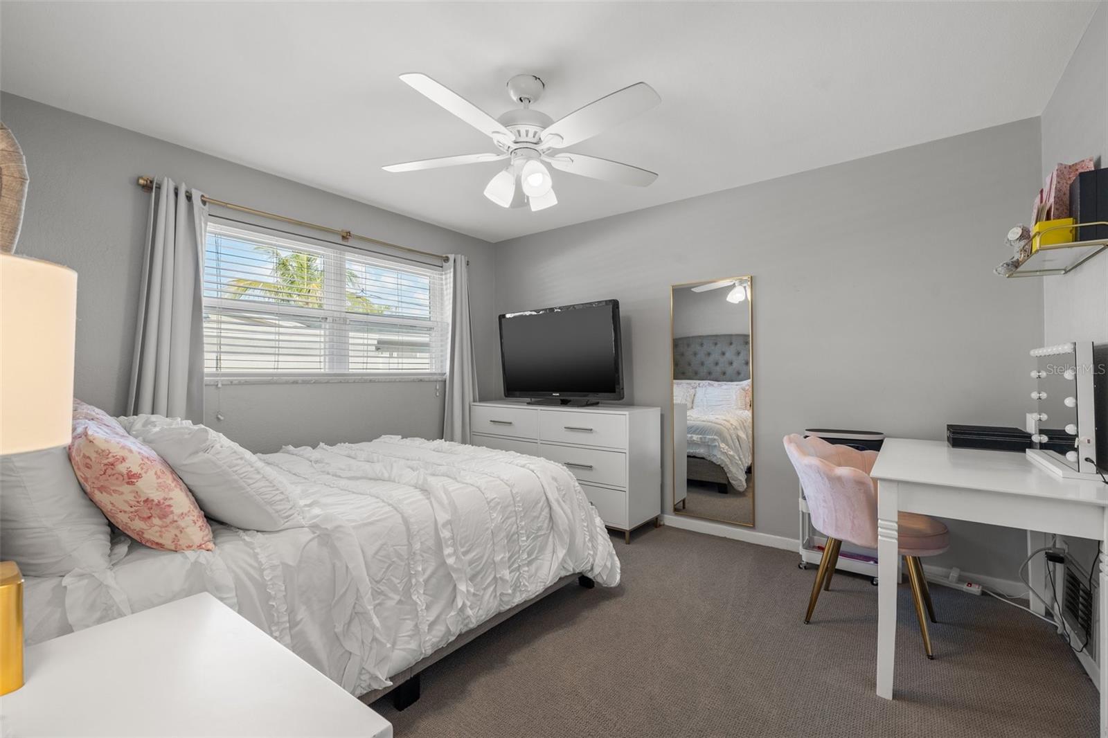 935 EDEN ISLE DR NE, ST PETERSBURG, FL, 33704