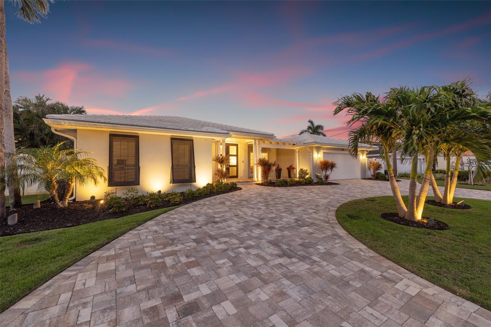 935 EDEN ISLE DR NE, ST PETERSBURG, FL, 33704