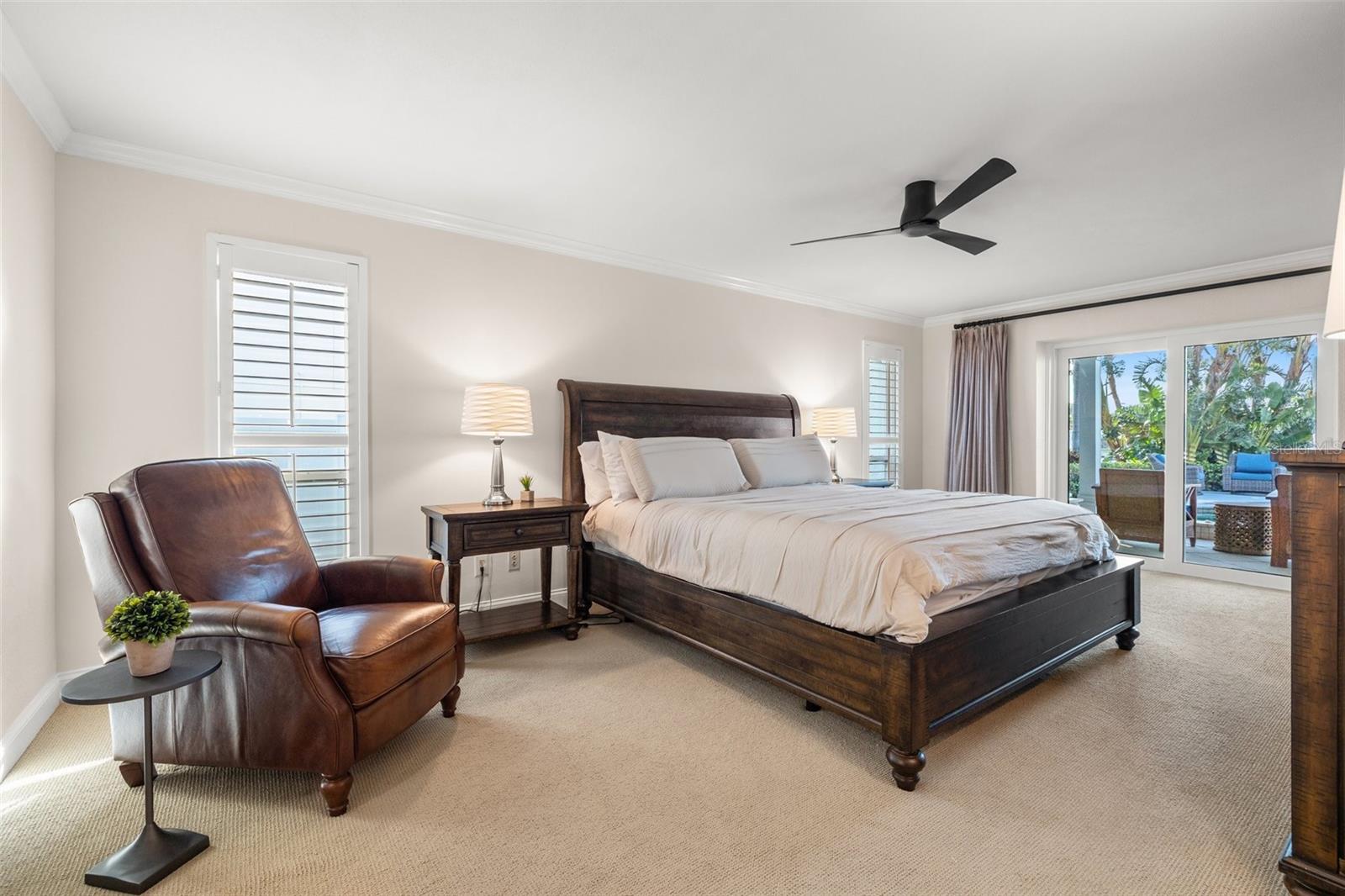 935 EDEN ISLE DR NE, ST PETERSBURG, FL, 33704