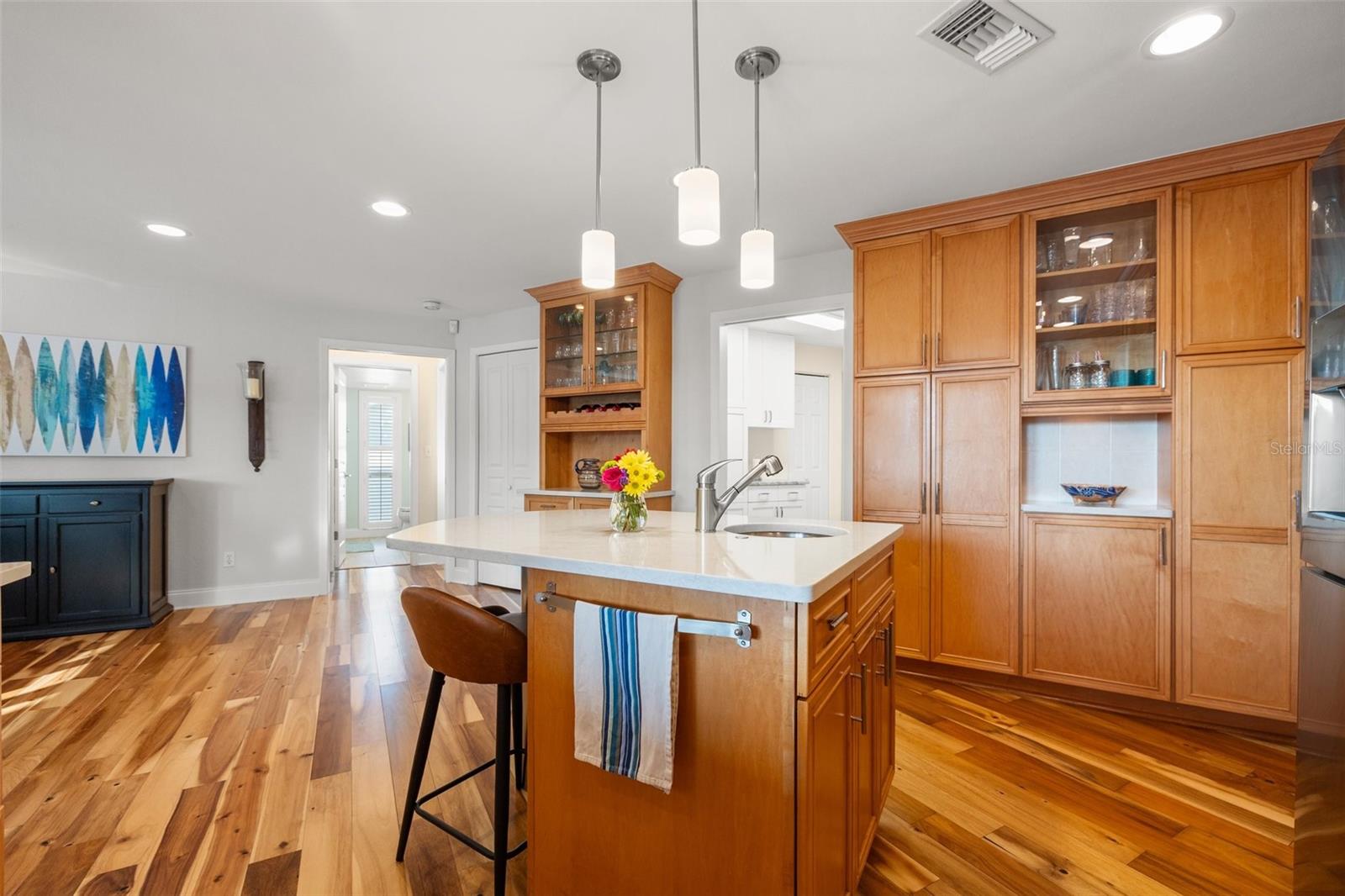 935 EDEN ISLE DR NE, ST PETERSBURG, FL, 33704