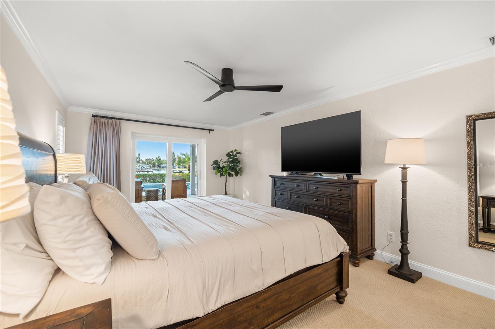 935 EDEN ISLE DR NE, ST PETERSBURG, FL, 33704