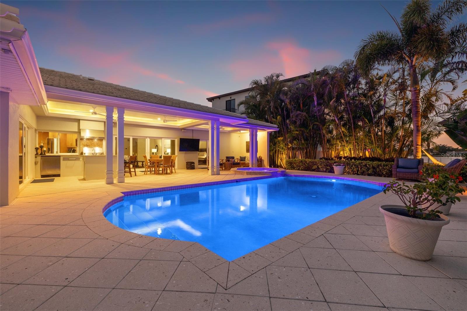 935 EDEN ISLE DR NE, ST PETERSBURG, FL, 33704