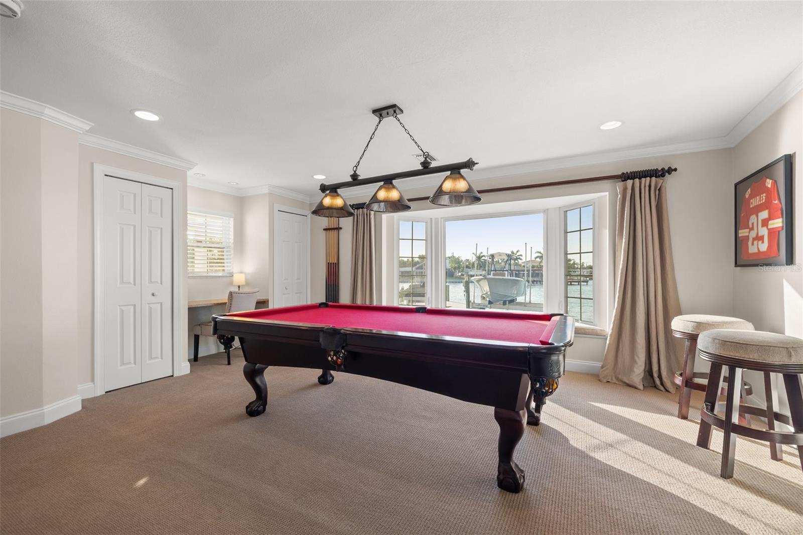 935 EDEN ISLE DR NE, ST PETERSBURG, FL, 33704