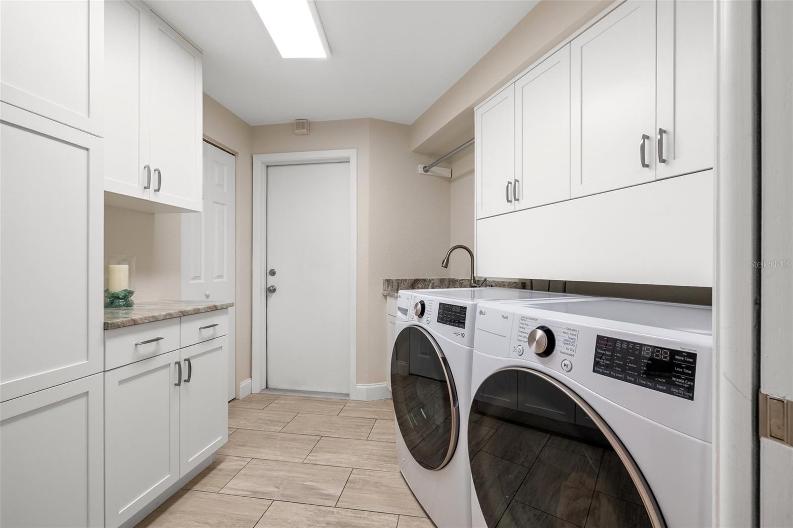 935 EDEN ISLE DR NE, ST PETERSBURG, FL, 33704