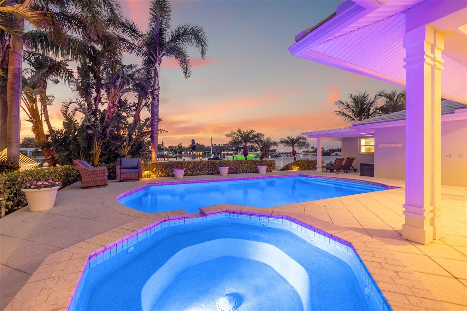 935 EDEN ISLE DR NE, ST PETERSBURG, FL, 33704