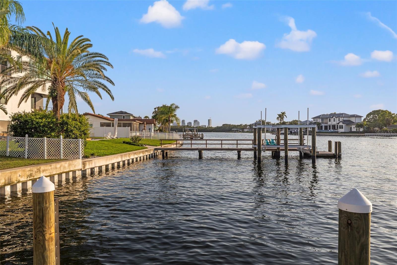 935 EDEN ISLE DR NE, ST PETERSBURG, FL, 33704