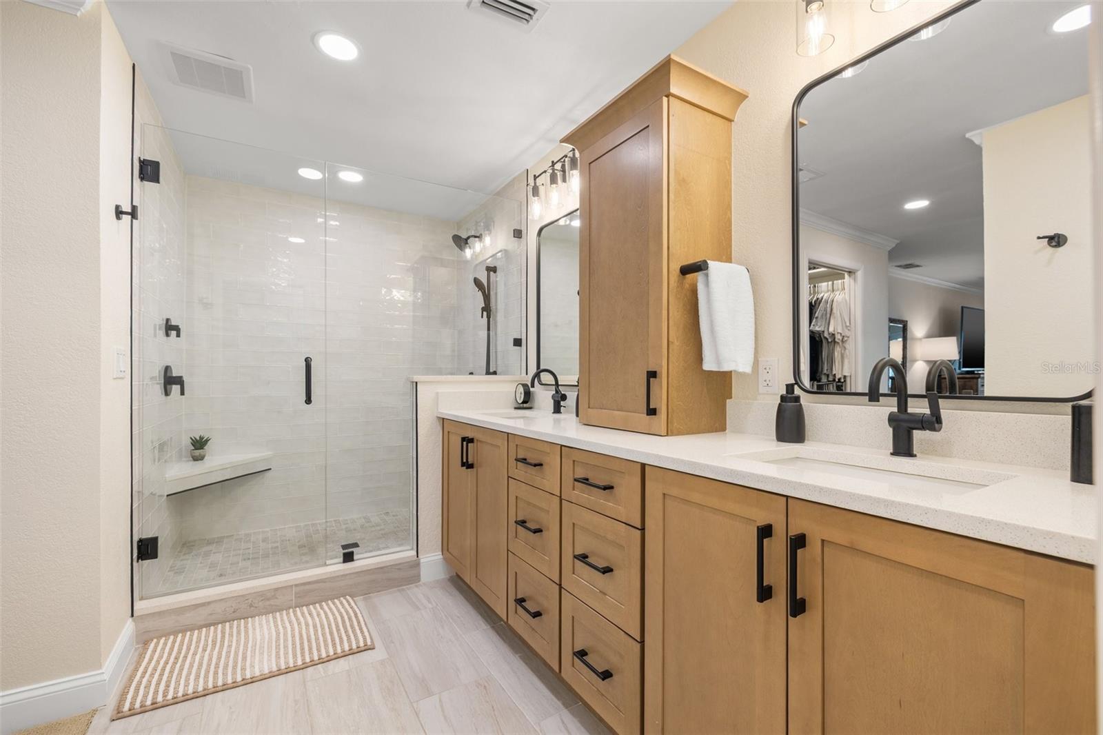 935 EDEN ISLE DR NE, ST PETERSBURG, FL, 33704