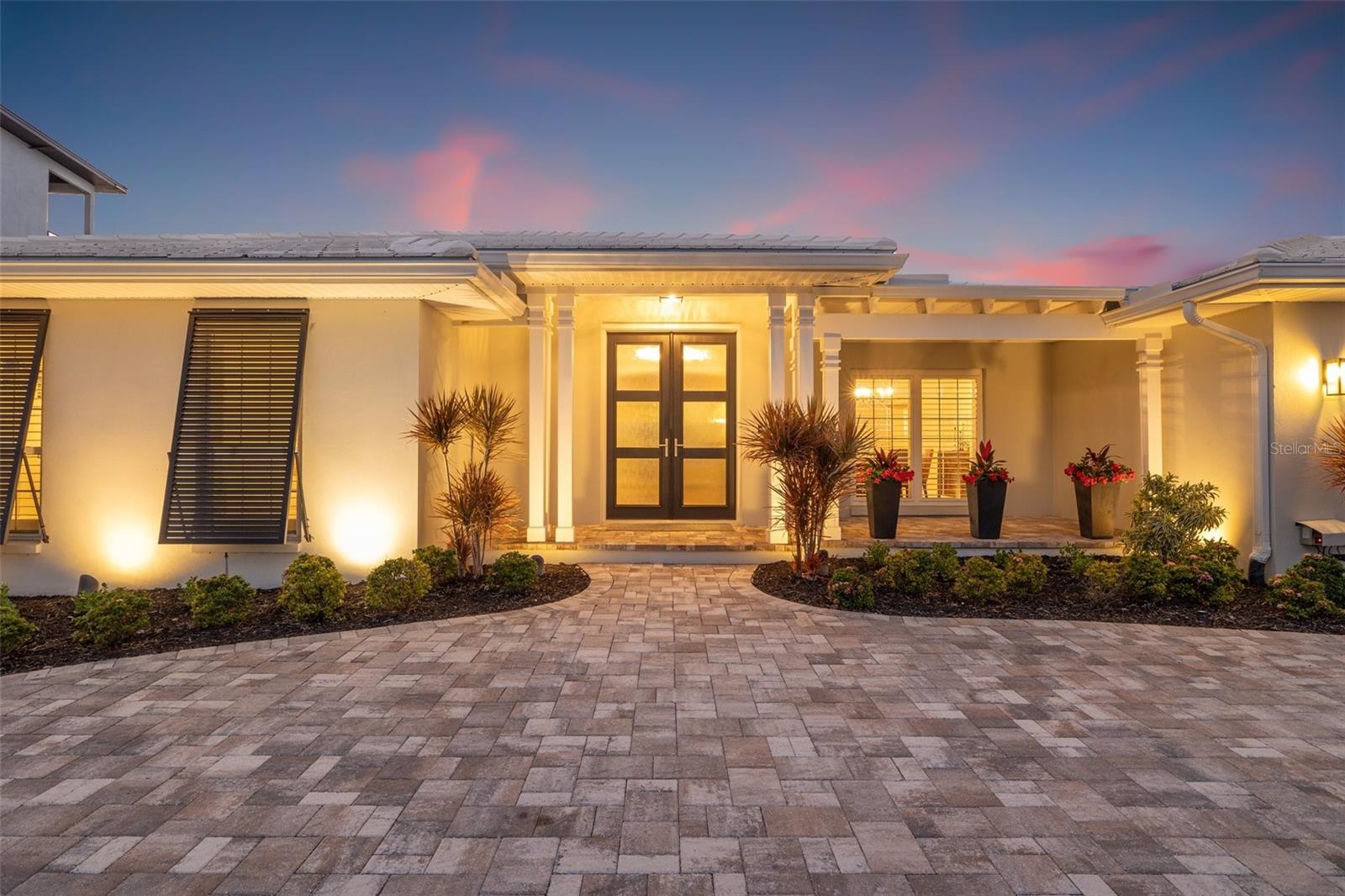 935 EDEN ISLE DR NE, ST PETERSBURG, FL, 33704