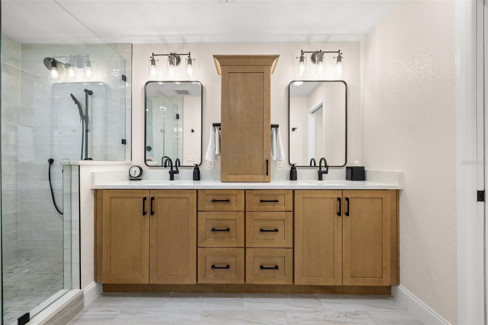 935 EDEN ISLE DR NE, ST PETERSBURG, FL, 33704