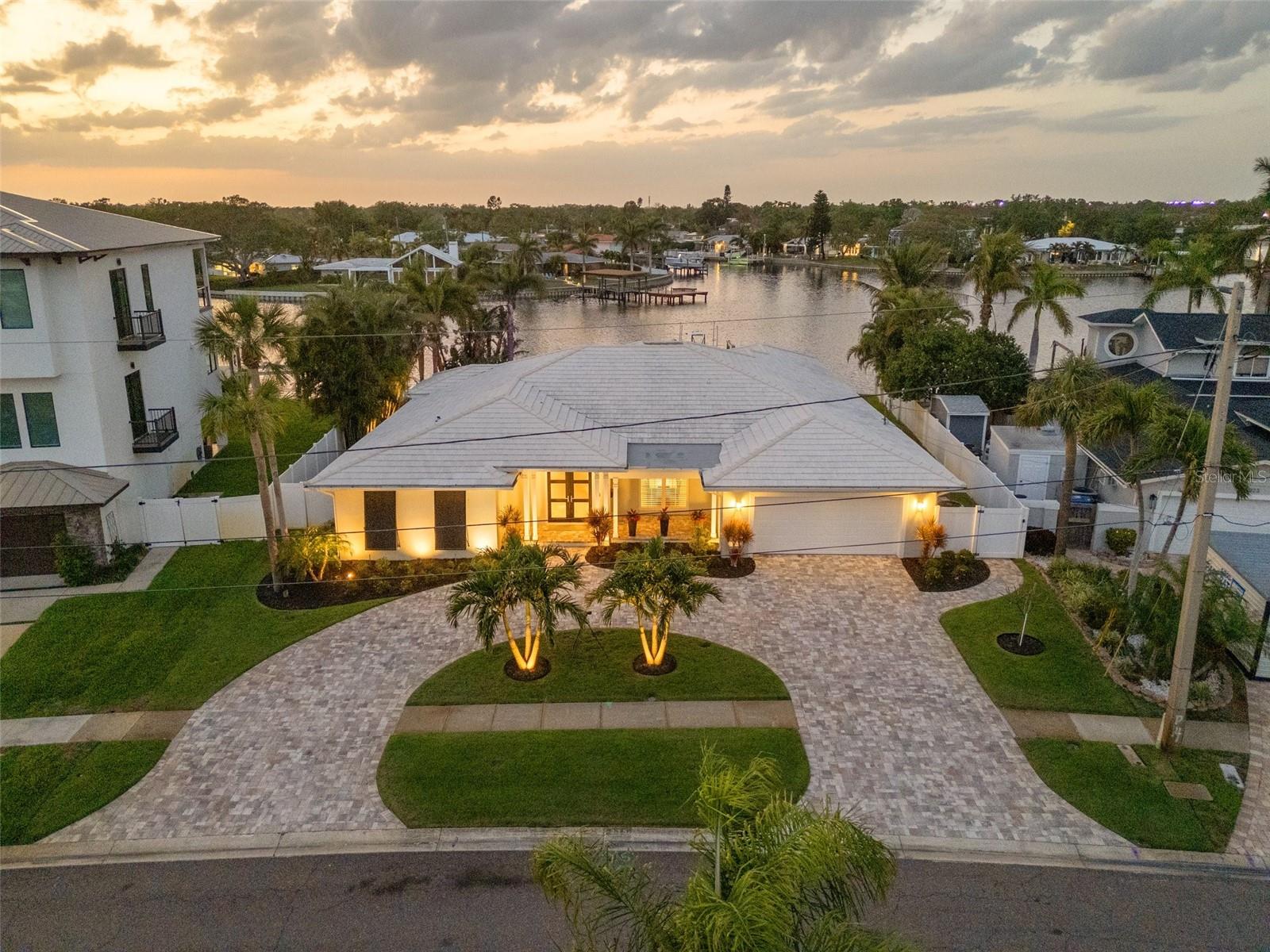 935 EDEN ISLE DR NE, ST PETERSBURG, FL, 33704