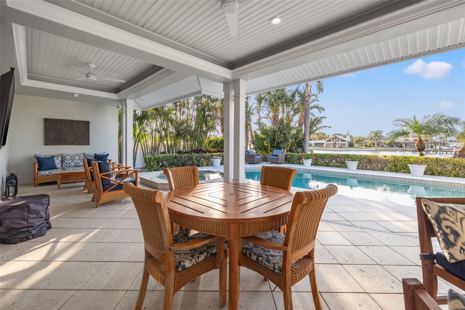 935 EDEN ISLE DR NE, ST PETERSBURG, FL, 33704