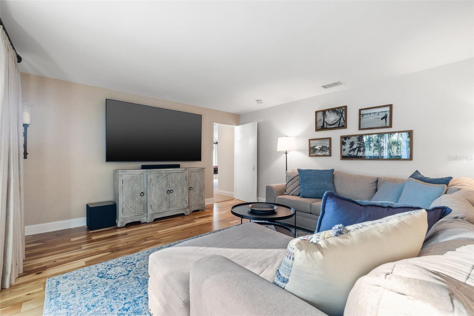 935 EDEN ISLE DR NE, ST PETERSBURG, FL, 33704