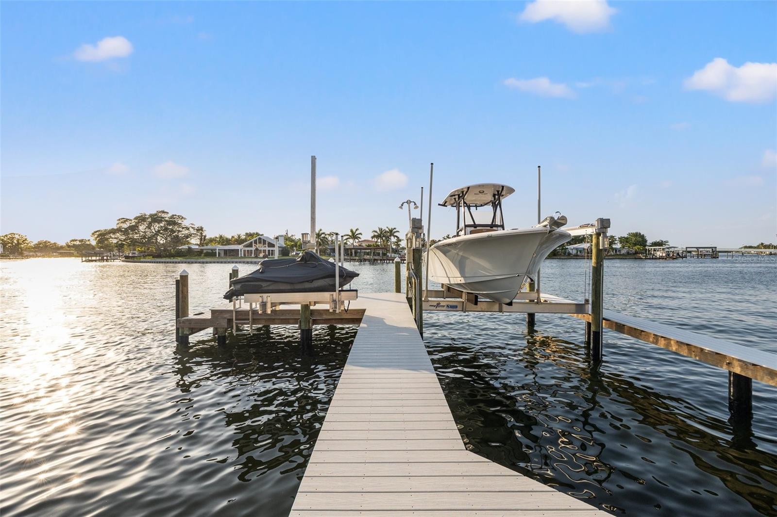 935 EDEN ISLE DR NE, ST PETERSBURG, FL, 33704