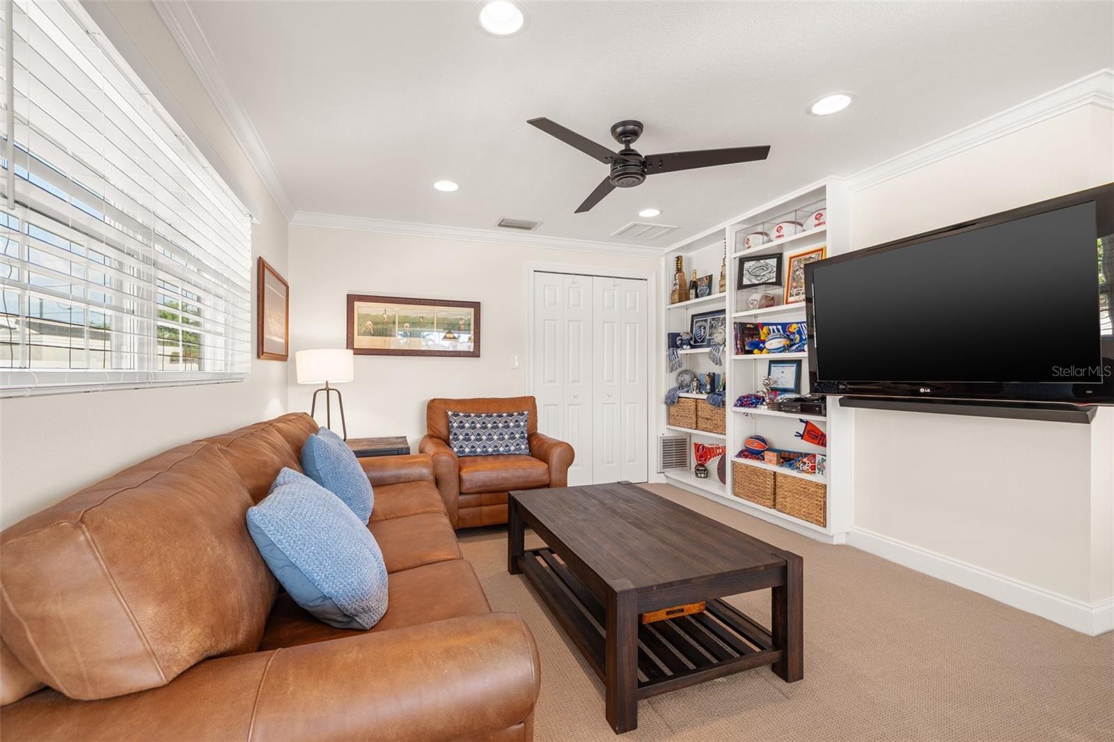 935 EDEN ISLE DR NE, ST PETERSBURG, FL, 33704