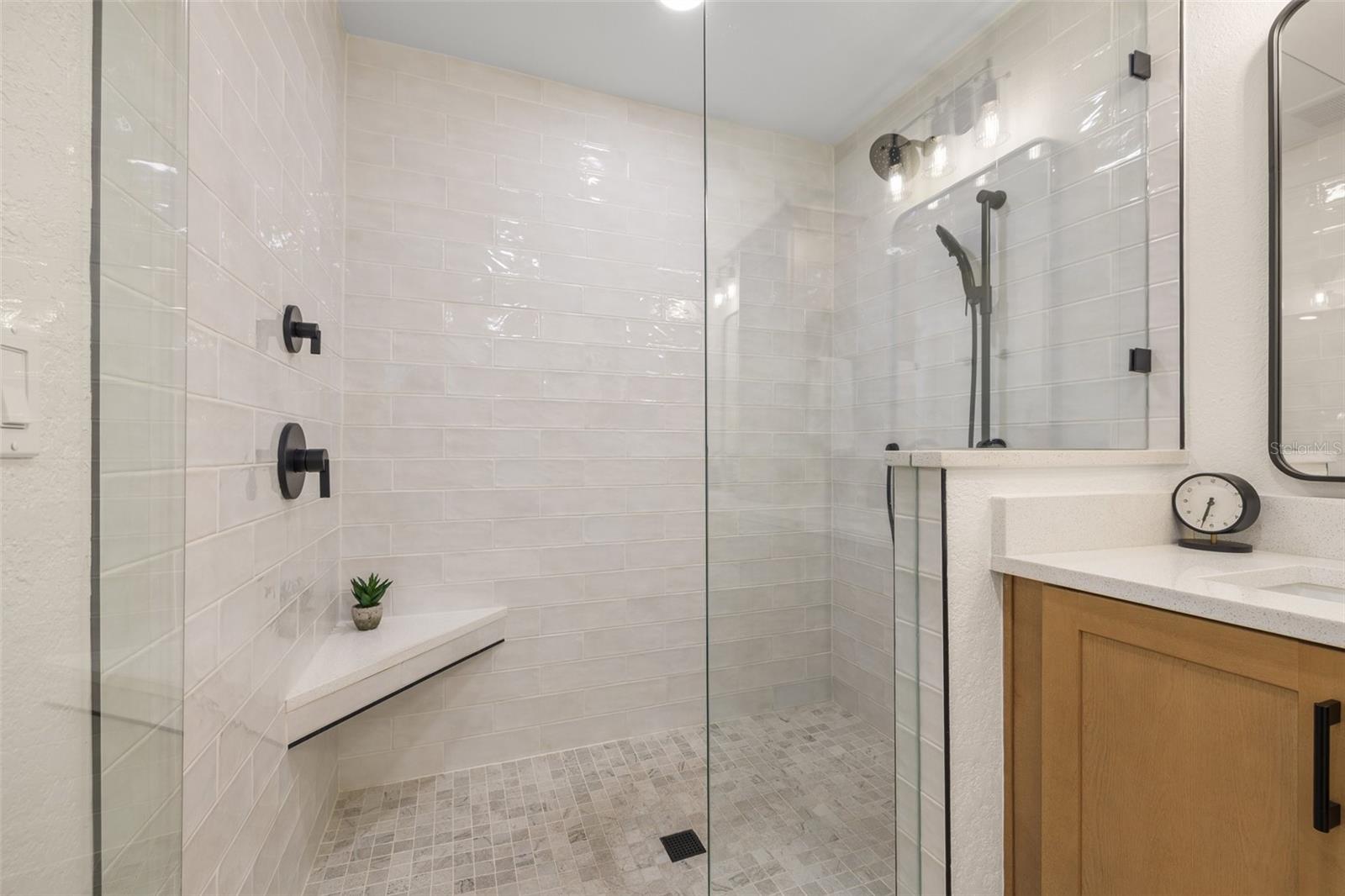 935 EDEN ISLE DR NE, ST PETERSBURG, FL, 33704