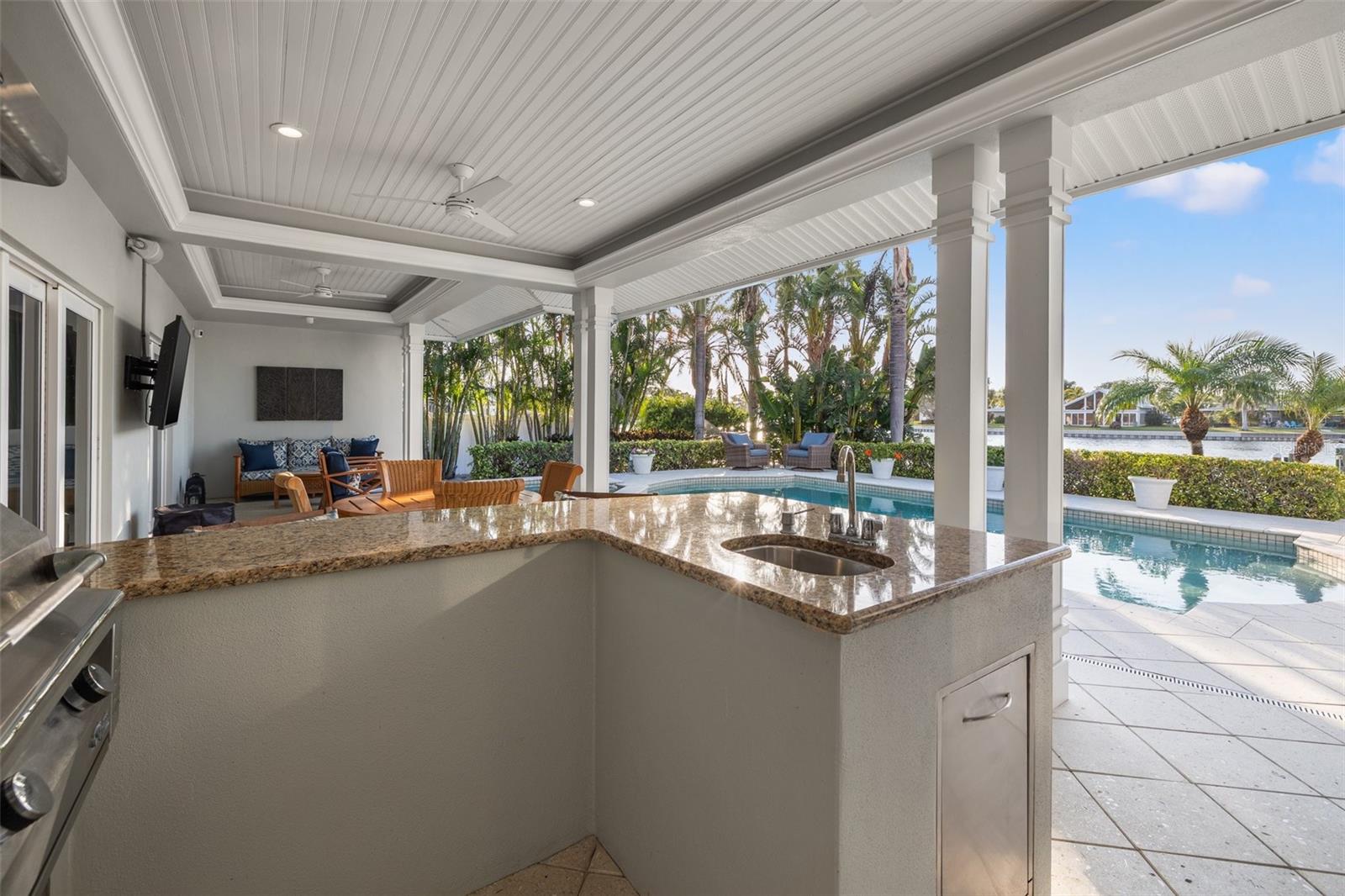 935 EDEN ISLE DR NE, ST PETERSBURG, FL, 33704