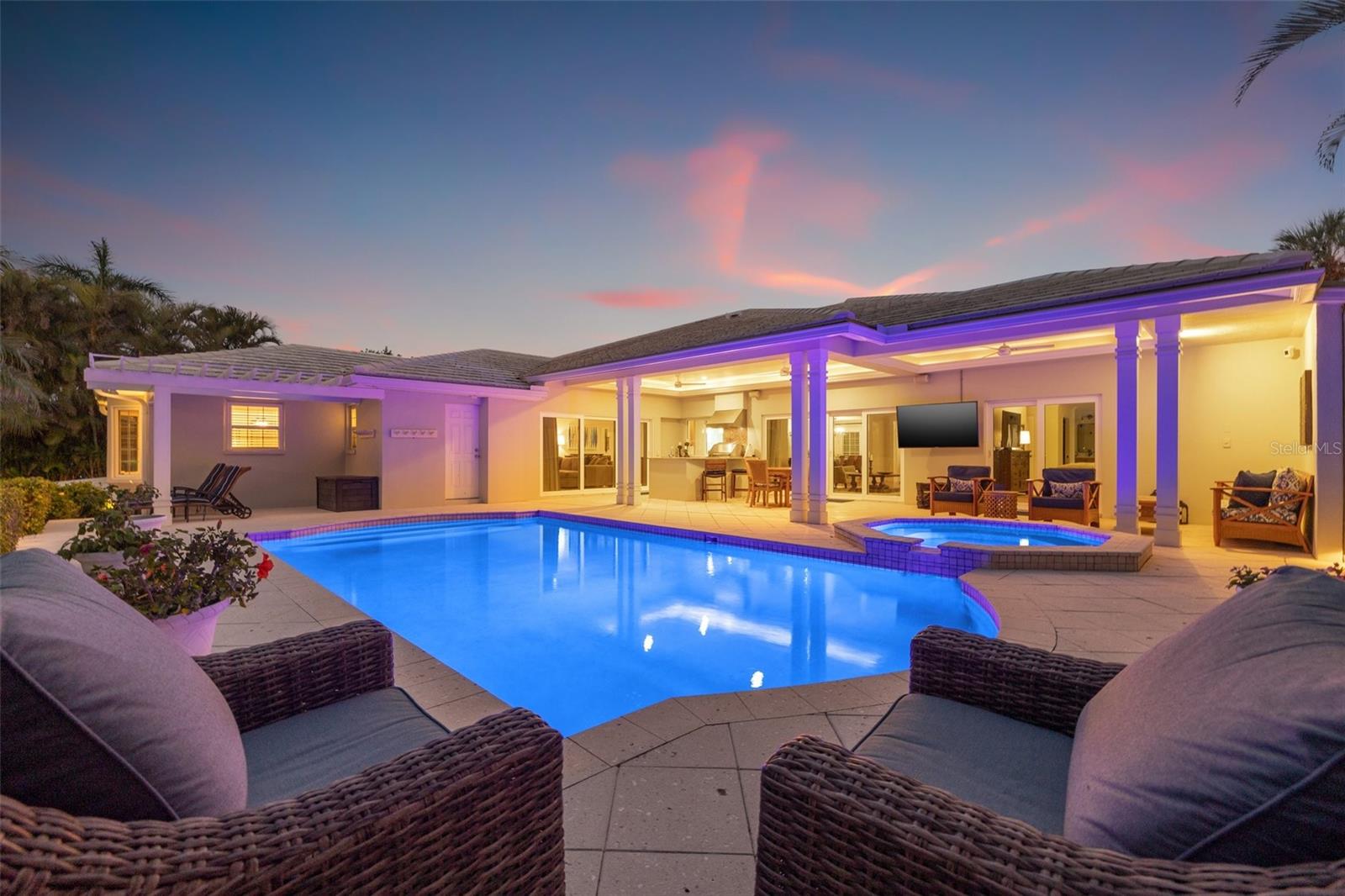 935 EDEN ISLE DR NE, ST PETERSBURG, FL, 33704