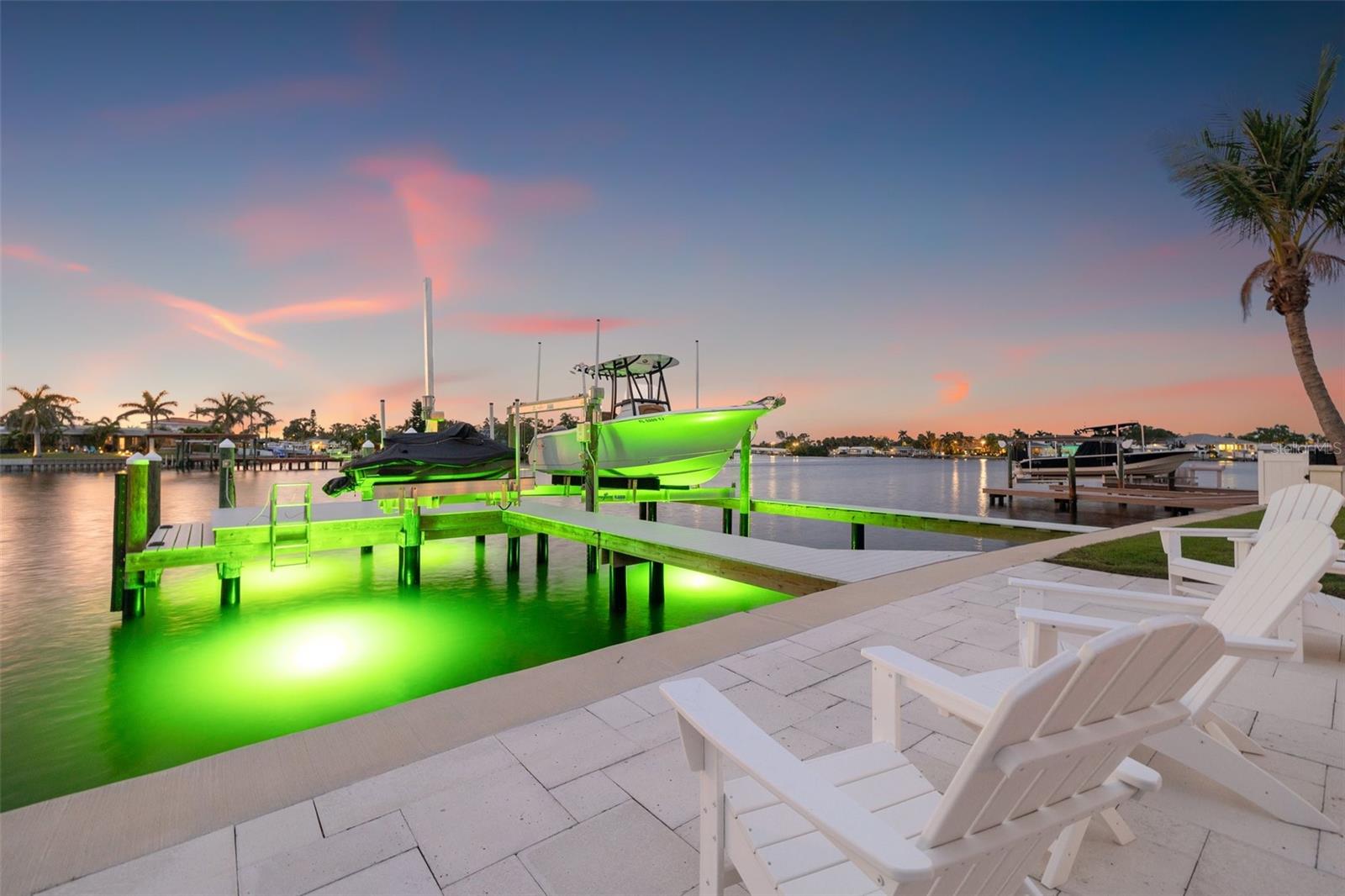 935 EDEN ISLE DR NE, ST PETERSBURG, FL, 33704